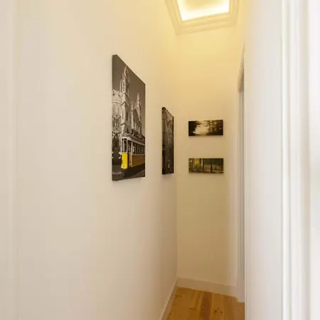 2 Bedroom Located Heart Of Lisbon