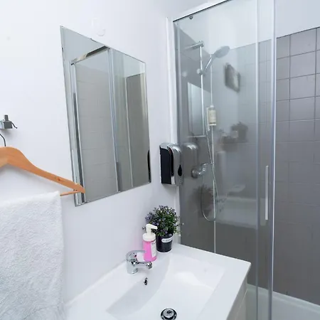 2 Bedroom Located Heart Of * Lisboa