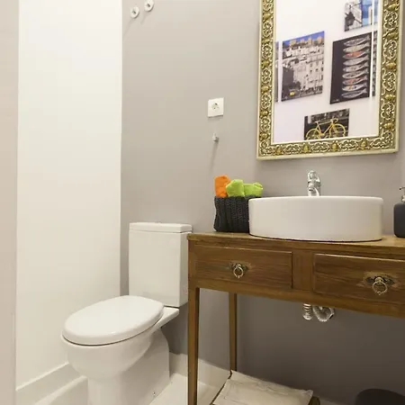 2 Bedroom Located Heart Of